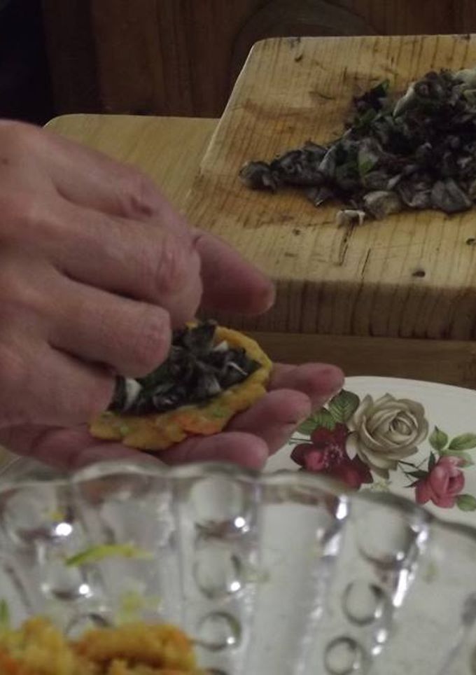 Una foto de Tortas de verduras con huitlacoche al caldillo de tomatillo