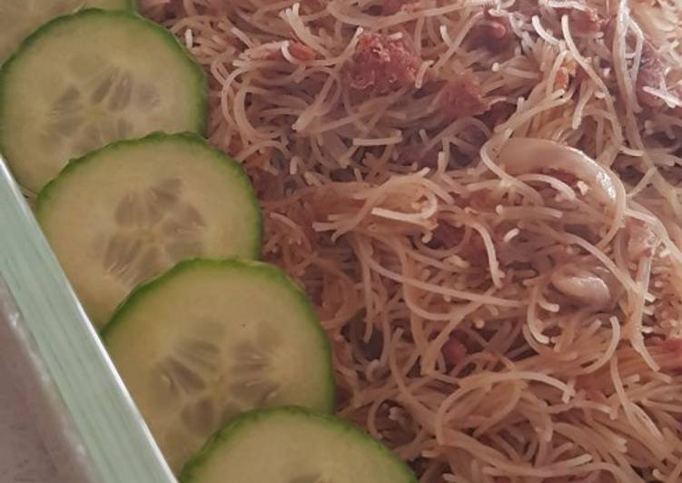 How to Prepare Quick Canned Corn Beef with Rice Vermicelli
