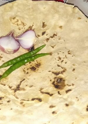 ज्वारीची भाकरी (jowarichi bhakhri recipe in marathi) रेसिपी चे मुख्य फोटो 