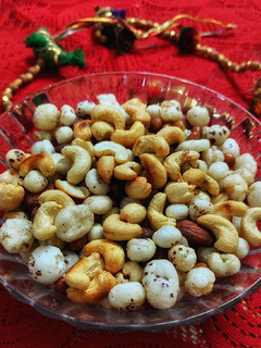 मखाने का नमकीन (makhane ki namkeen recipe in Hindi) रेसिपी मुख्य फोटो