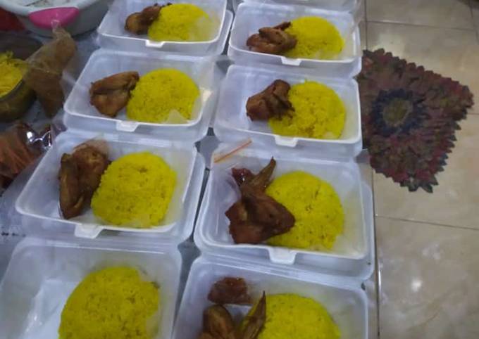 Resep Nasi kuning rice cooker + kukus di kompor yang Enak