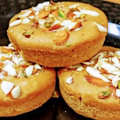 A picture of घर में बचे हुए बिस्कुट से बना हुआ केक(ghar me bache hue biscuit se bna hua cake recipe in hindi).