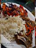 Bife con Salsa Criolla, arroz blanco y Ensalada nutritiva