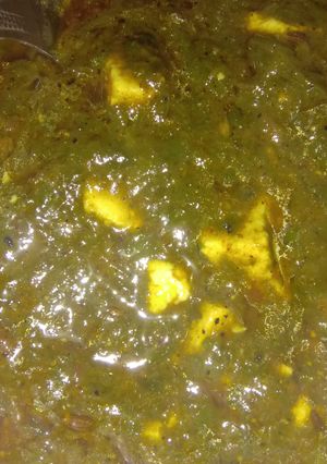 A picture of Palak paneer.