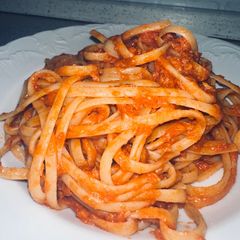 A picture of Pasta Linguine with Tuna sauce.