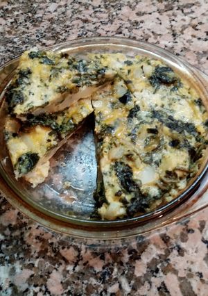 Una foto de Tortilla de papa y acelga o espinaca al horno