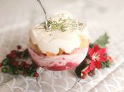 Une photo de dessert avec crème de coco