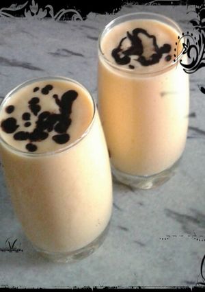 A picture of Mango milk Shake with chocolate.