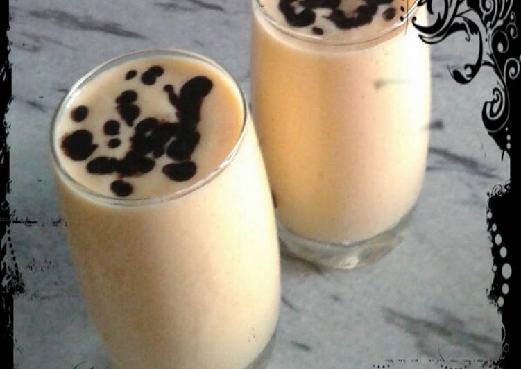 Recipe of Award-winning Mango milk Shake with chocolate