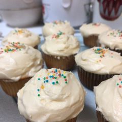 A picture of Magnolia Bakery Inspired Vanilla Cupcakes with Vanilla Buttercream.