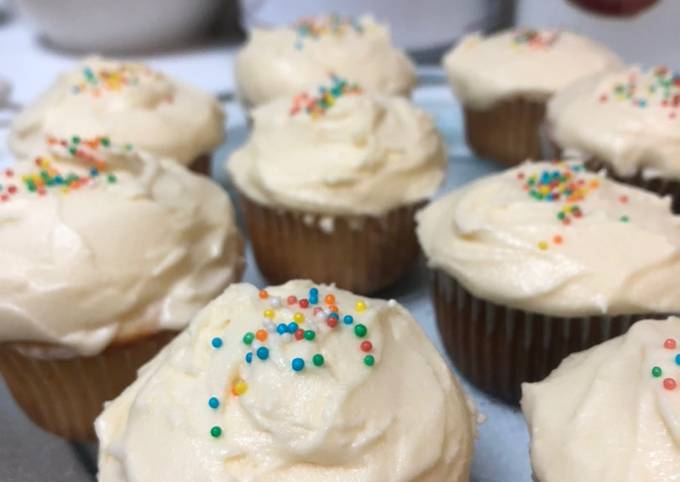 Step-by-Step Guide to Prepare Andrew Copley Magnolia Bakery Inspired Vanilla Cupcakes with Vanilla Buttercream