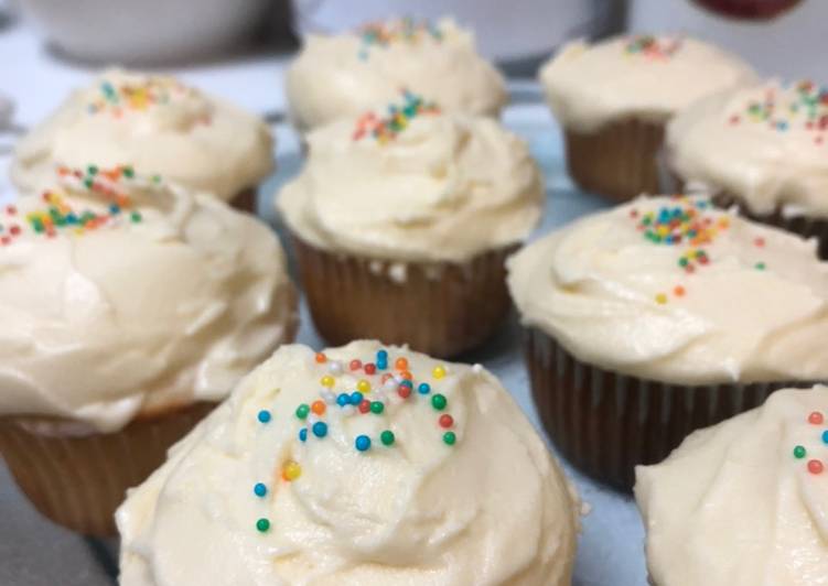 Recipe: Yummy Magnolia Bakery Inspired Vanilla Cupcakes with Vanilla Buttercream