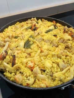 Una foto de Paella