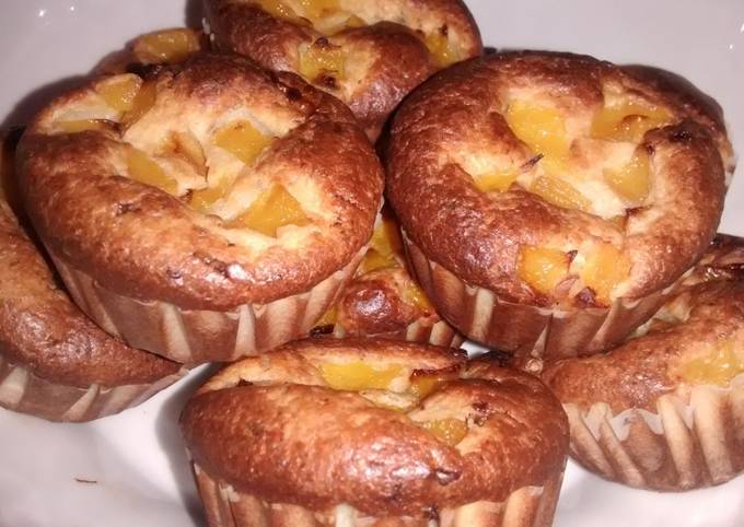 Túrós-barackos muffin csokidarabokkal recept foto