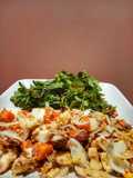 Ensalada fresca con lo que tengas! 🥒🥕🧅🧀🥚