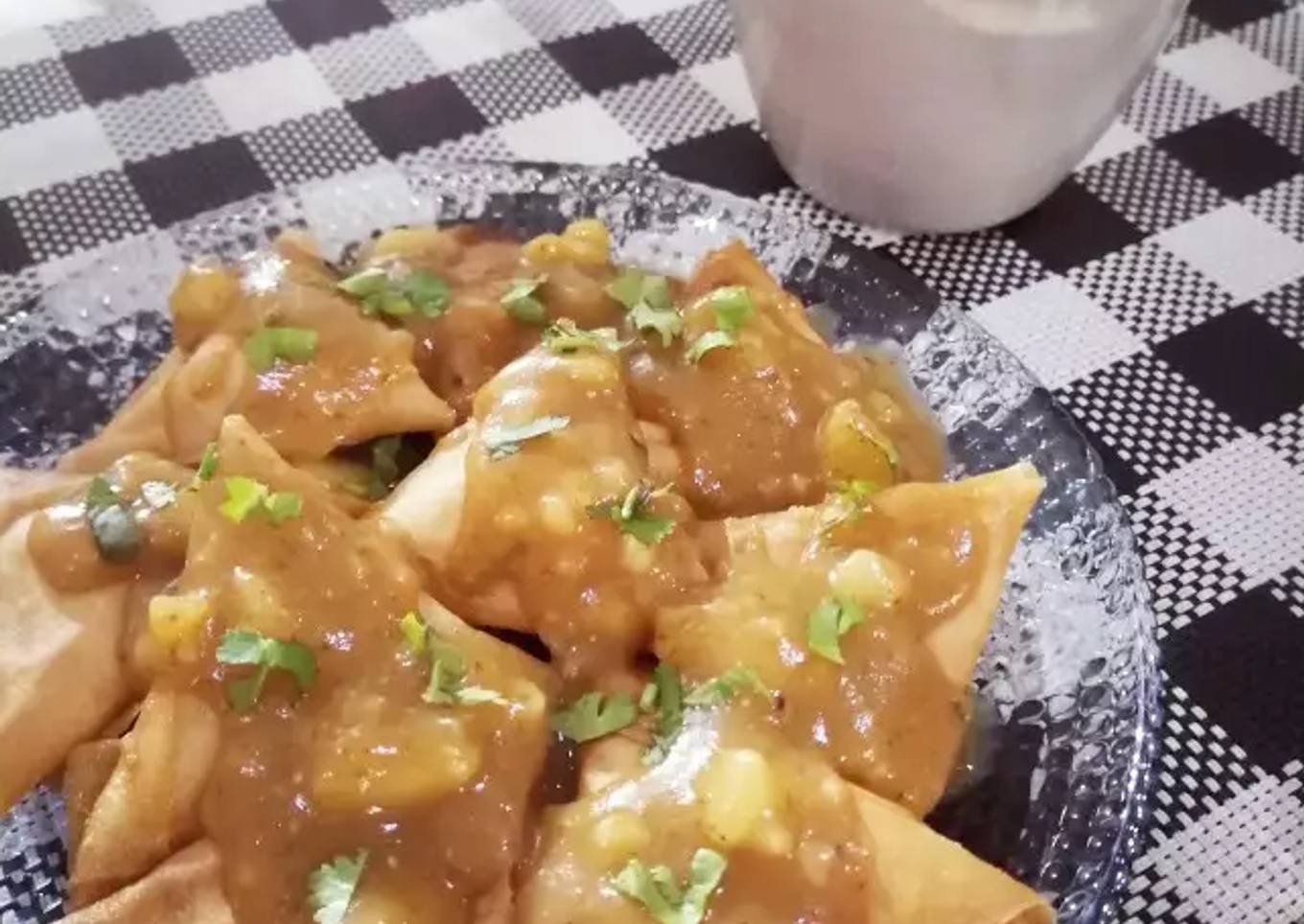 School Walay Samosay With Aloo Chutney!