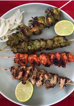 A picture of Tri Color Chicken Kebab.
