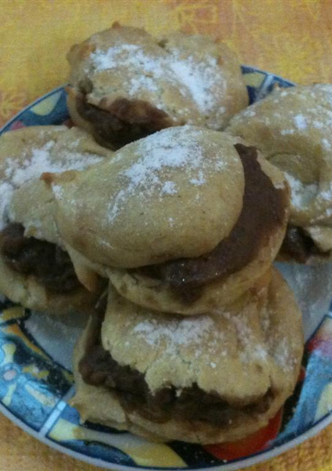 Una foto de Profiteroles o pequeños choux de natilla de chocolate