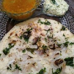 A picture of Onion uttapam.