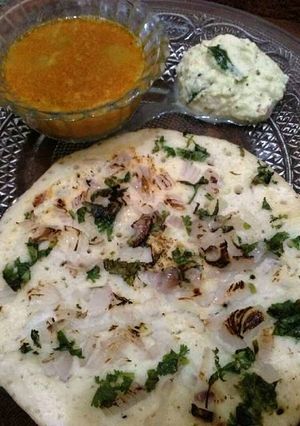 A picture of Onion uttapam.