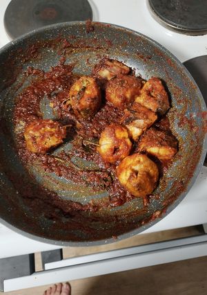 A picture of Pad Ped Pla Duk (Stir fried catfish with curry paste).