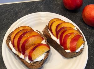 Une photo de Toasts à la nectarine ✨