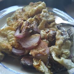 A picture of Fried eggs and leftover suya.