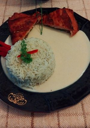 Töltött karaj, baconba tekerve, Meggle főzőkrémes mustármártással.#gluténmentes #tejmentes recept fotója