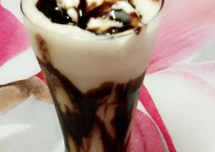 Chocolate shake with vanilla Ice-cream