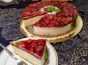 Kölestúrós-epres torta,sütésnélkül (glutén-,tej-,cukormentes) recept fotója