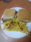Hamburguesa de ternera con bacon y queso majorero con papas