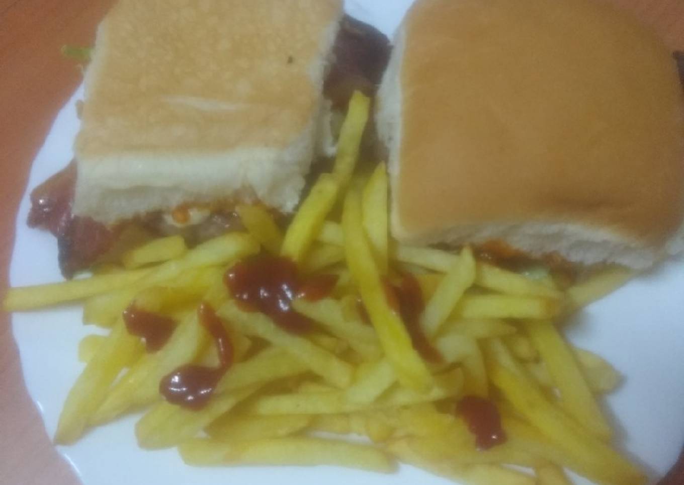 Hamburguesa de ternera con bacon y queso majorero con papas