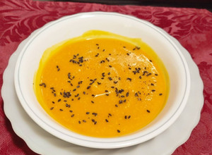 南瓜腰果枸杞黑芝麻精力湯 的食譜成品照片