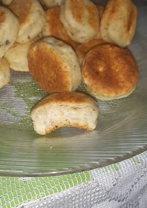 Una foto de Scons de queso y orégano