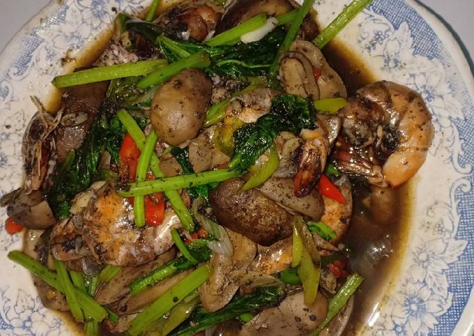 Bagaimana cara membuat Udang cumi jamur sawi hitam dijamin enak