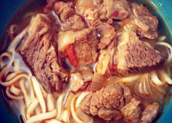 How to Prepare Appetizing Taiwanese Braised Beef Noodle Soup