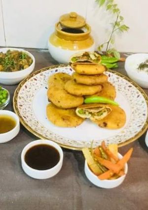 A picture of Aloo Mutter Kachoris.