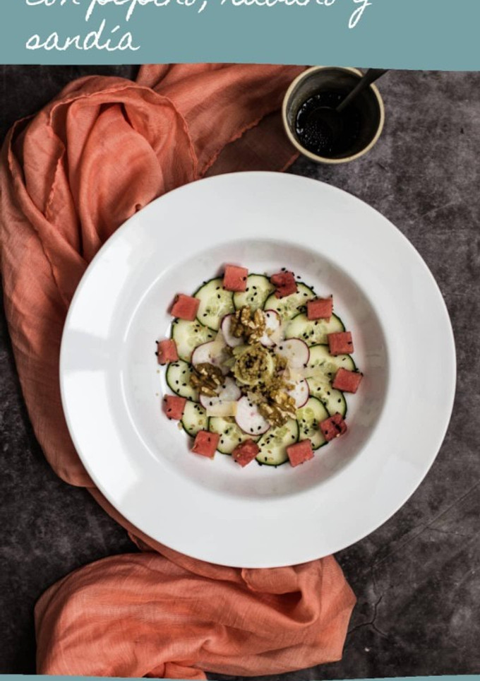 Una foto de Ensalada de Quinoa, pepino, rábano y sandía 🥗