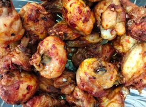 Foto de Pernas e asas de frango na airfryer
