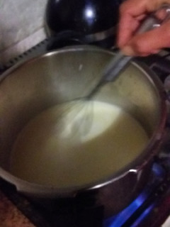 Una foto de Salsa blanca fácil