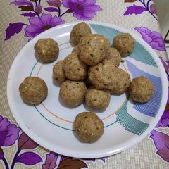 A picture of Besan aata laddoo.