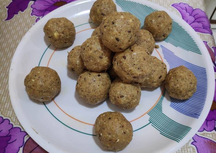 Besan aata laddoo