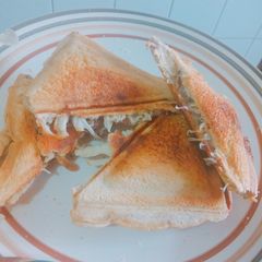 A picture of Cheesy chicken toast bread.