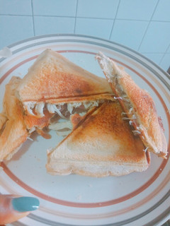 A picture of Cheesy chicken toast bread.