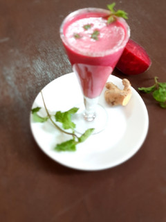 बीटरूट छाछ (beetroot chaas recipe in Hindi) रेसिपी मुख्य फोटो