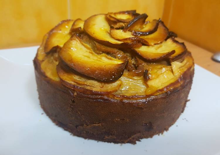 Bizcocho jugoso de manzana y canela