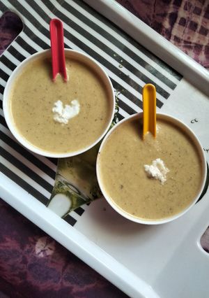 A picture of Broccoli Almond soup.