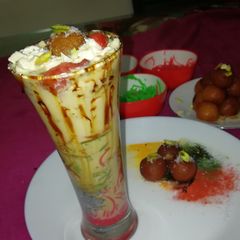 A picture of Thandai falooda with gulabo.