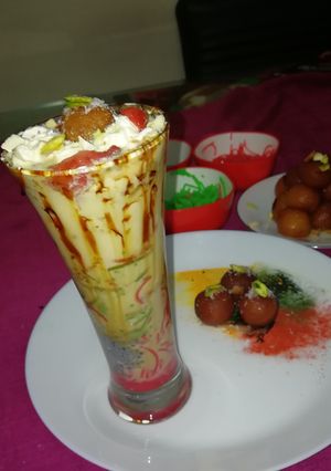 A picture of Thandai falooda with gulabo.