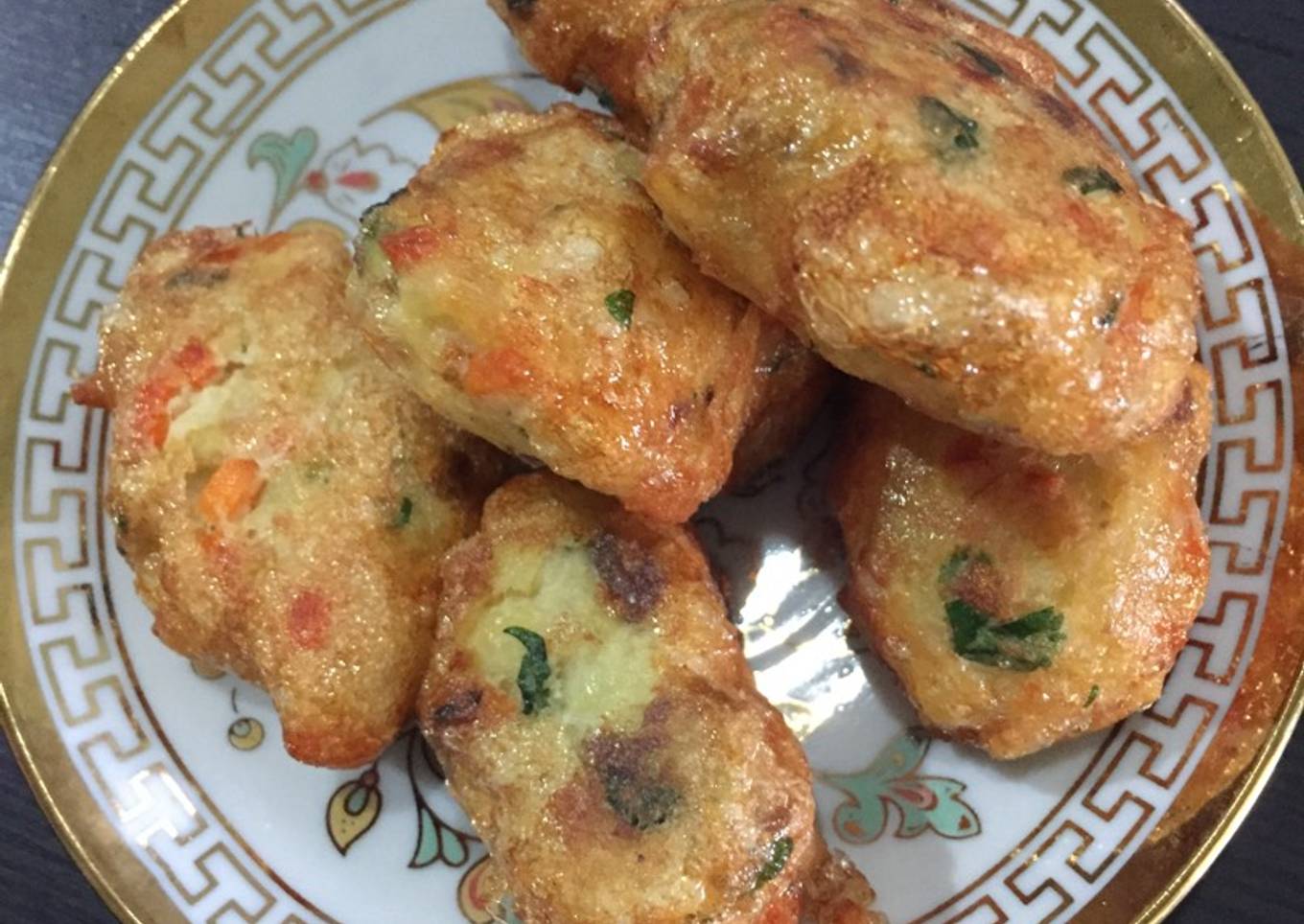 Perkedel kentang plus daging+telur bebek+wortel